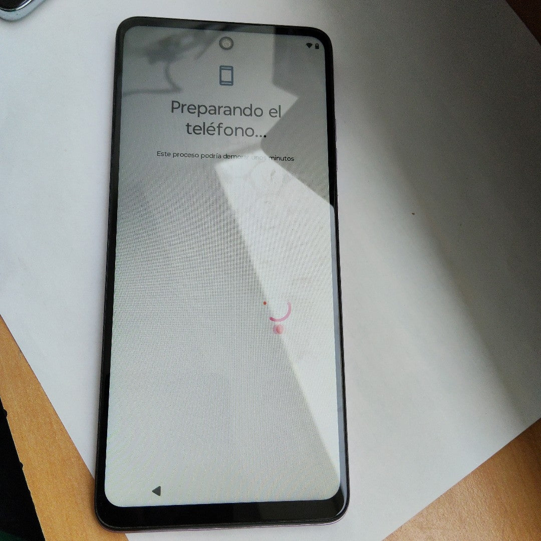 CELULAR MOTOROLA MOTO G24 XT2423-1 (2024) 256 GB 4 GB RAM (SEMINUEVO)
