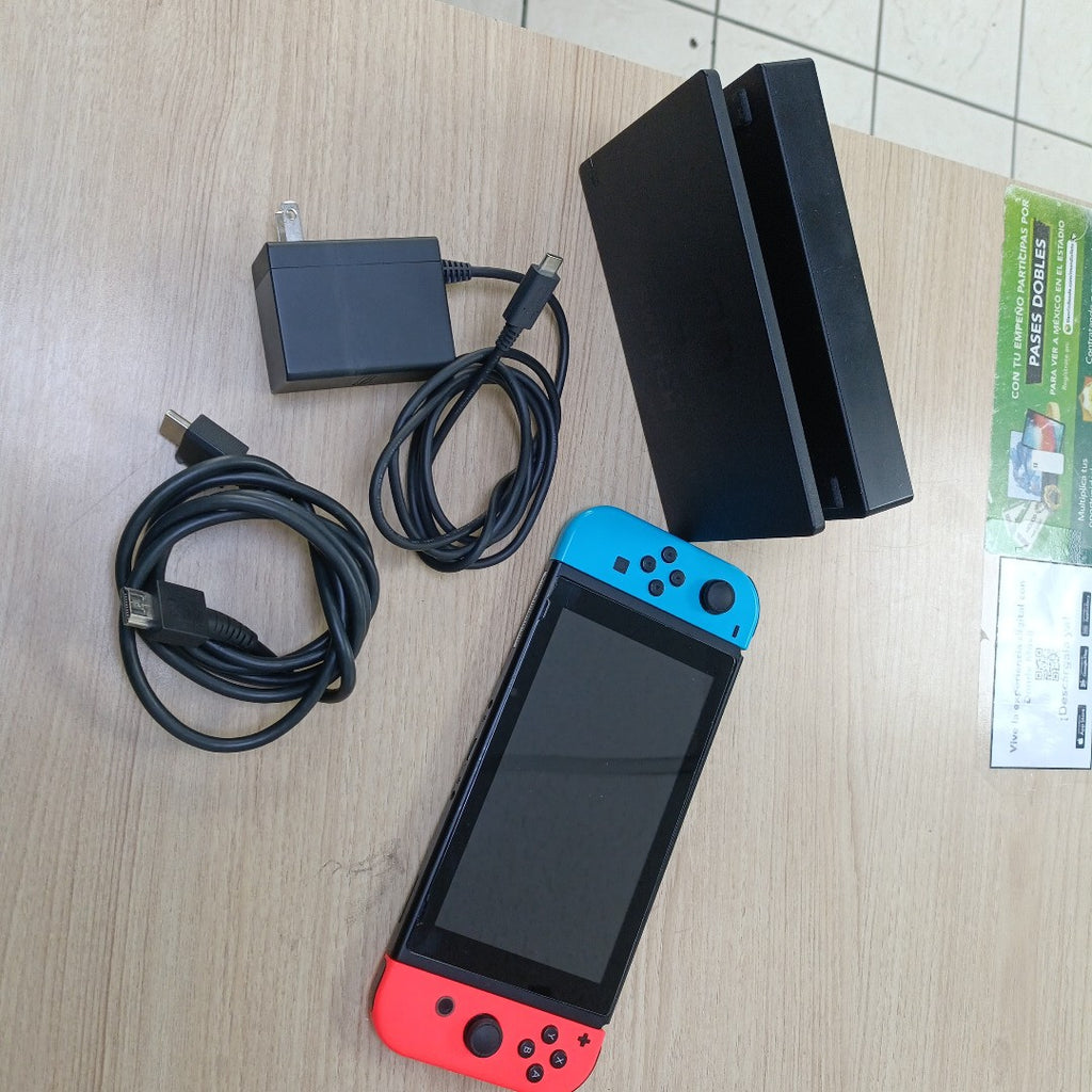 CONSOLA DE VIDEOJUEGO NINTENDO SWITCH 1.1 32 GB (SEMINUEVO)