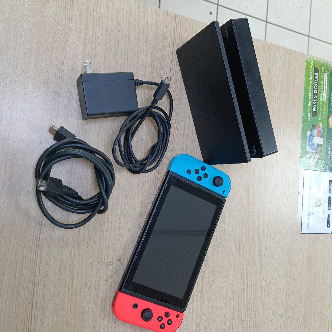 CONSOLA DE VIDEOJUEGO NINTENDO SWITCH 1.1 32 GB (SEMINUEVO)
