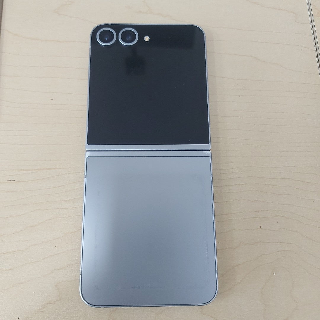 CELULAR SAMSUNG GALAXY Z FLIP6 SM-F741B (2024) 512 GB 12 GB RAM (SEMINUEVO)