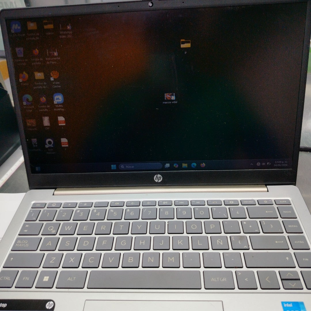 LAPTOP HP 14-EP0000LA (2023) 256 GB SSD 8 GB RAM (SEMINUEVO)