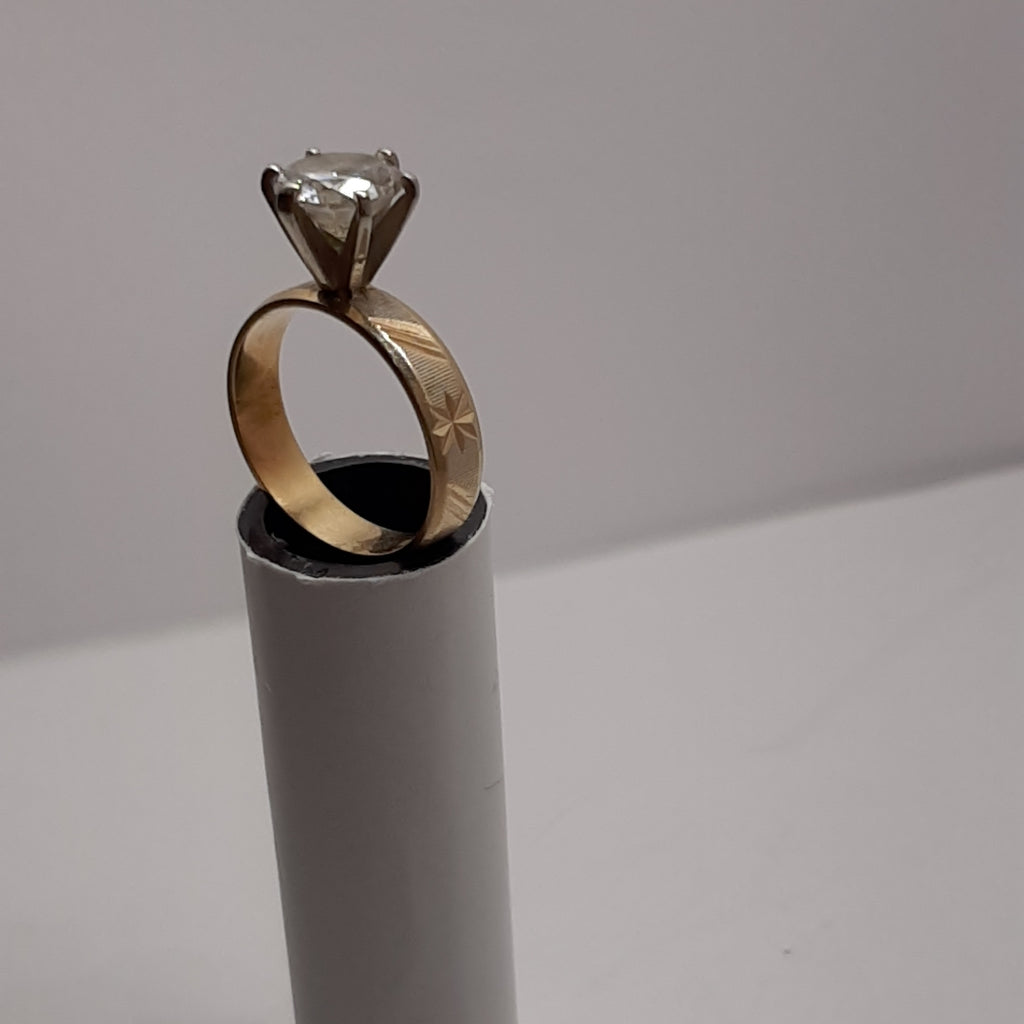 SOLITARIO ORO 10 K 4,20 GRMS (SEMINUEVO)