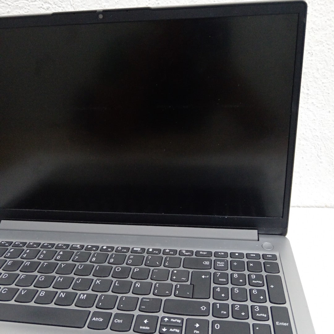 LAPTOP LENOVO IDEAPAD 1 15IGL7 (2024) 256 GB SSD 8 GB RAM (SEMINUEVO)