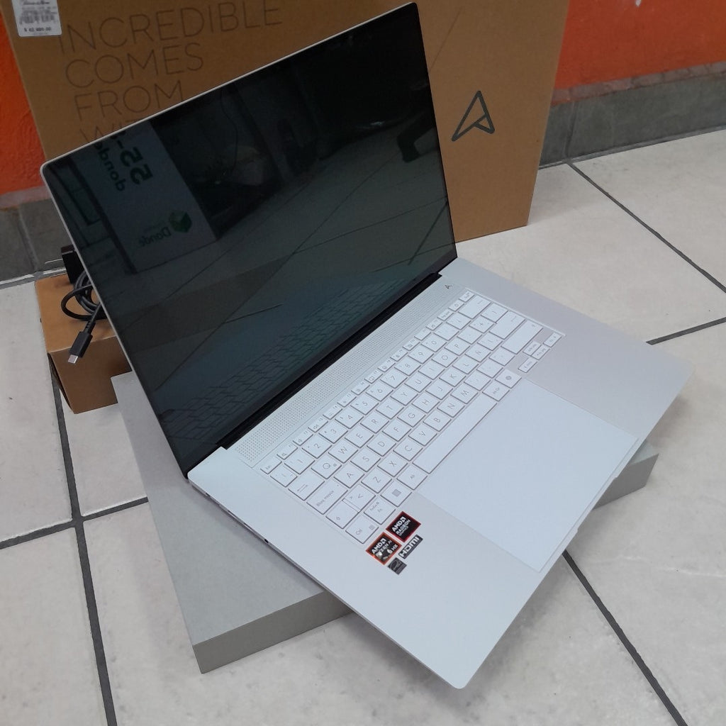 LAPTOP ASUS ZENBOOK S16 UM5606WA-RJ130W (2025) 1 TB SSD 32 GB RAM (SEMINUEVO)