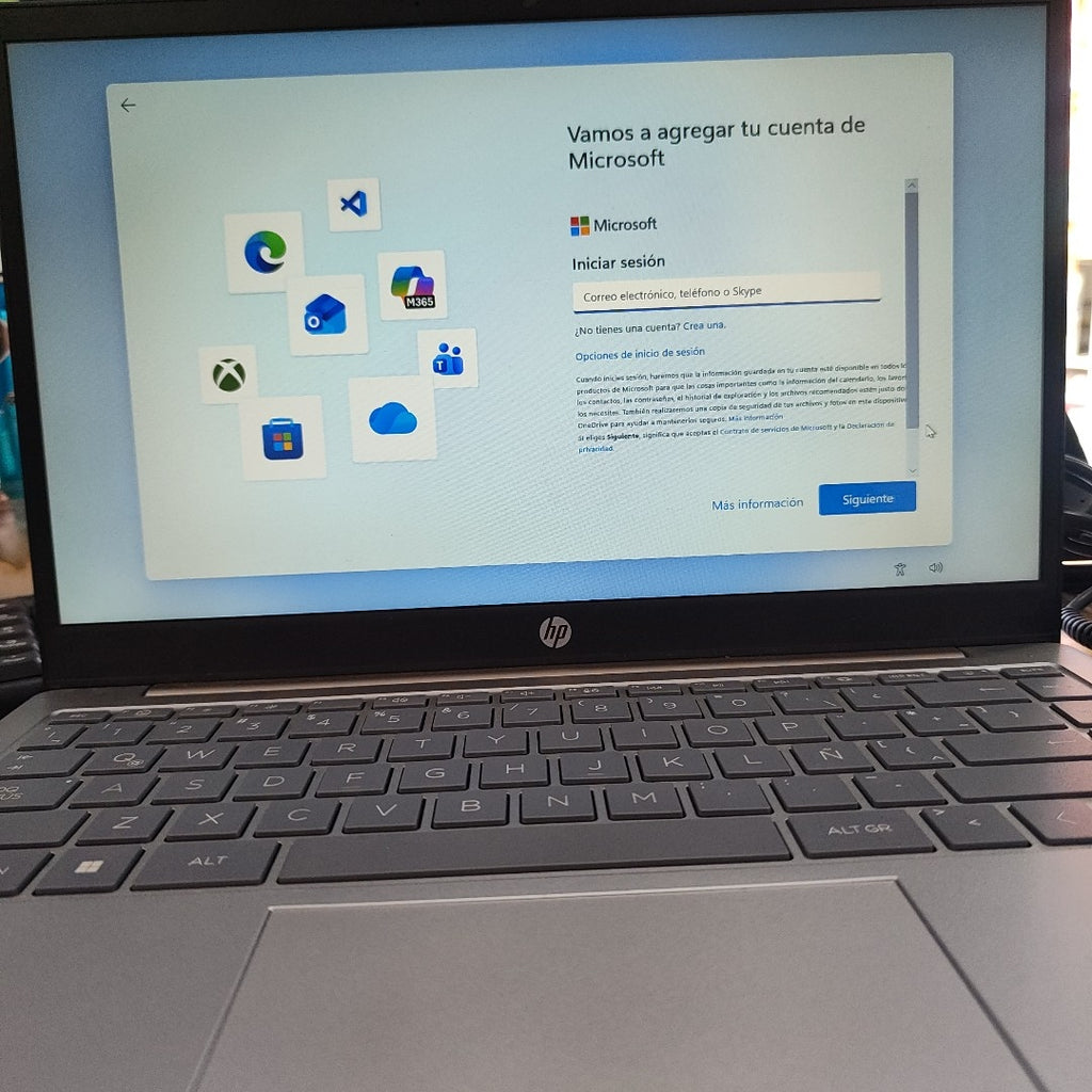 LAPTOP HP 14-EP0000LA (2023) 256 GB SSD 8 GB RAM (SEMINUEVO)