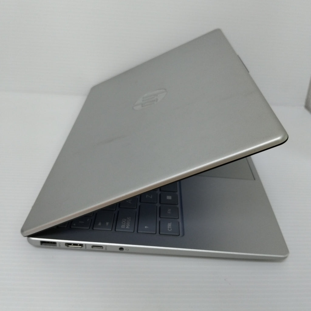 LAPTOP HP 14-EP0230LA (2025) 512 GB SSD 8 GB RAM (SEMINUEVO)