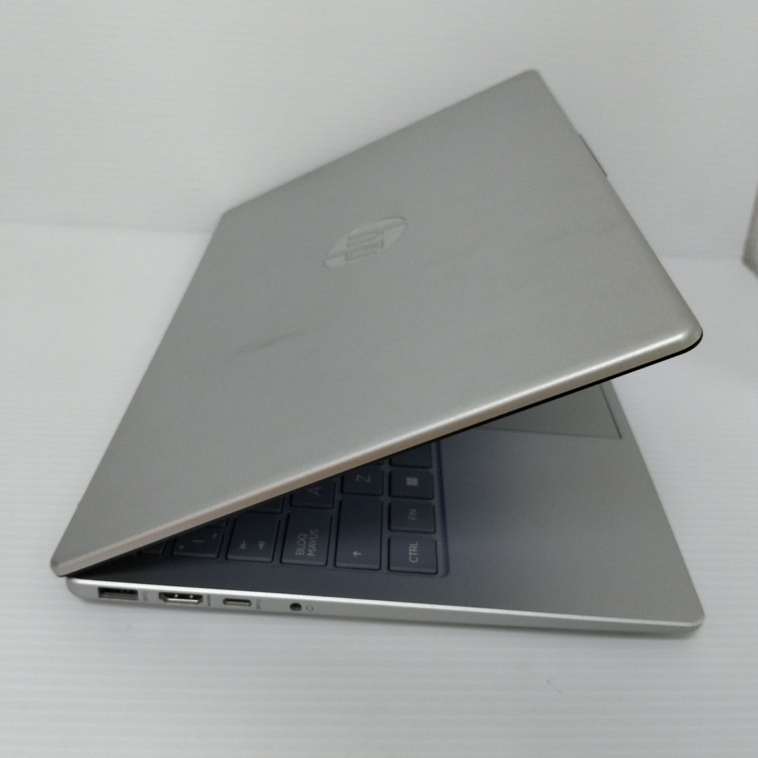 LAPTOP HP 14-EP0230LA (2025) 512 GB SSD 8 GB RAM (SEMINUEVO)