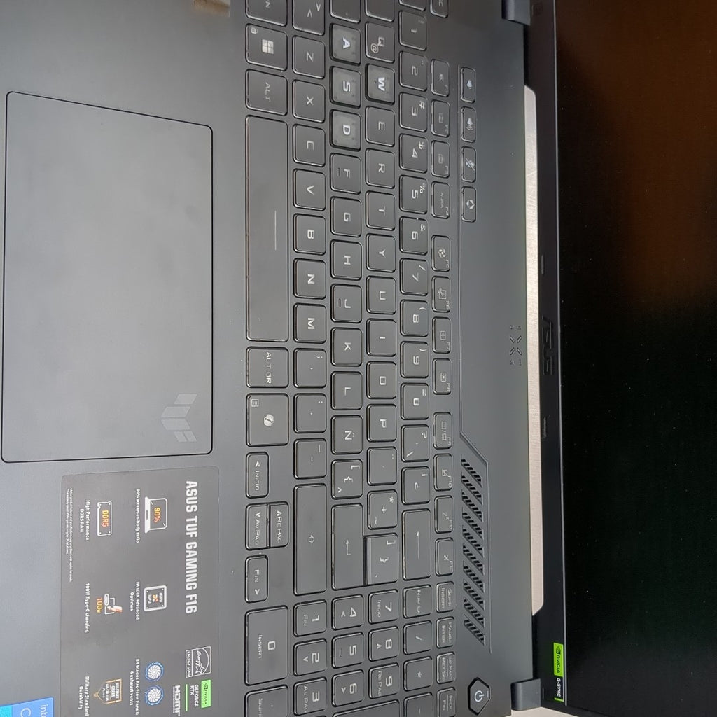 LAPTOP ASUS TUF GAMING F16 FX607VU-RL024W (2025) 512 GB SSD 16 GB RAM (SEMINUEVO)