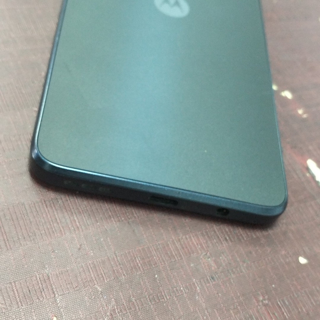 CELULAR MOTOROLA MOTO G24 XT2423-1 (2024) 256 GB 4 GB RAM (SEMINUEVO)