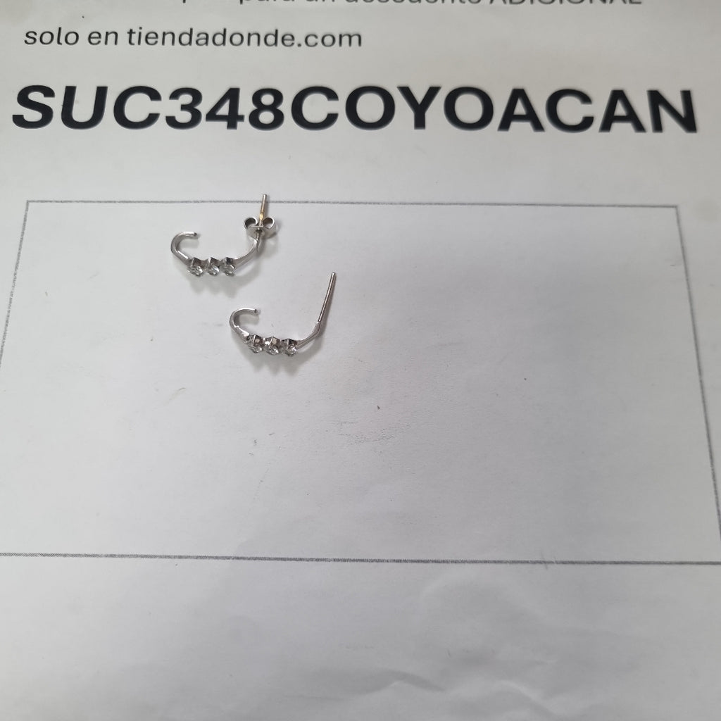 ARETES PAR ORO BLANCO 14 K 1.9 GRMS (SEMINUEVO)