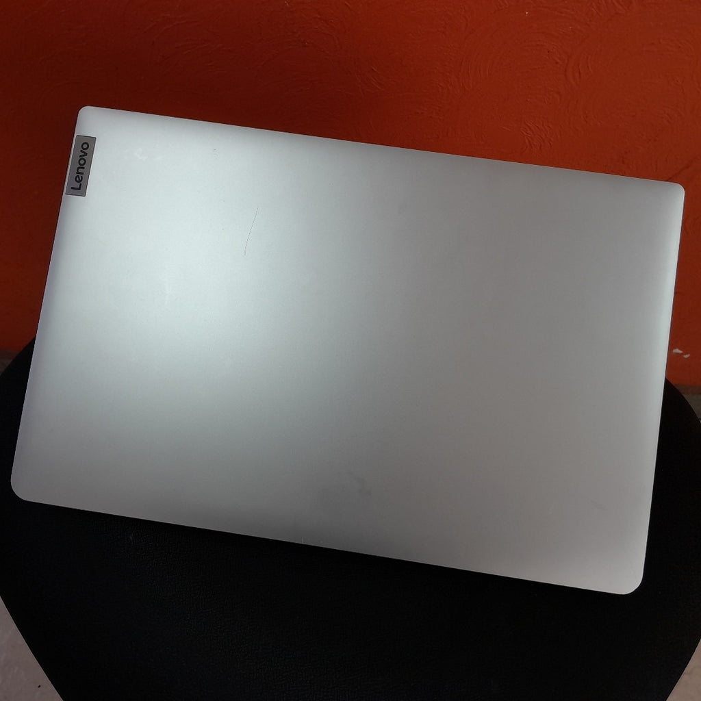 LAPTOP LENOVO IDEAPAD 1 15IGL7 (2024) 256 GB SSD 8 GB RAM (SEMINUEVO)