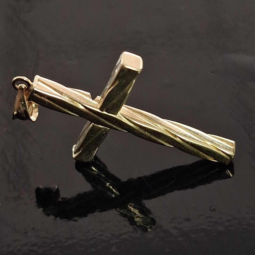 CRUZ, DIJE ORO 14 K 3.3 GRMS (SEMINUEVO)