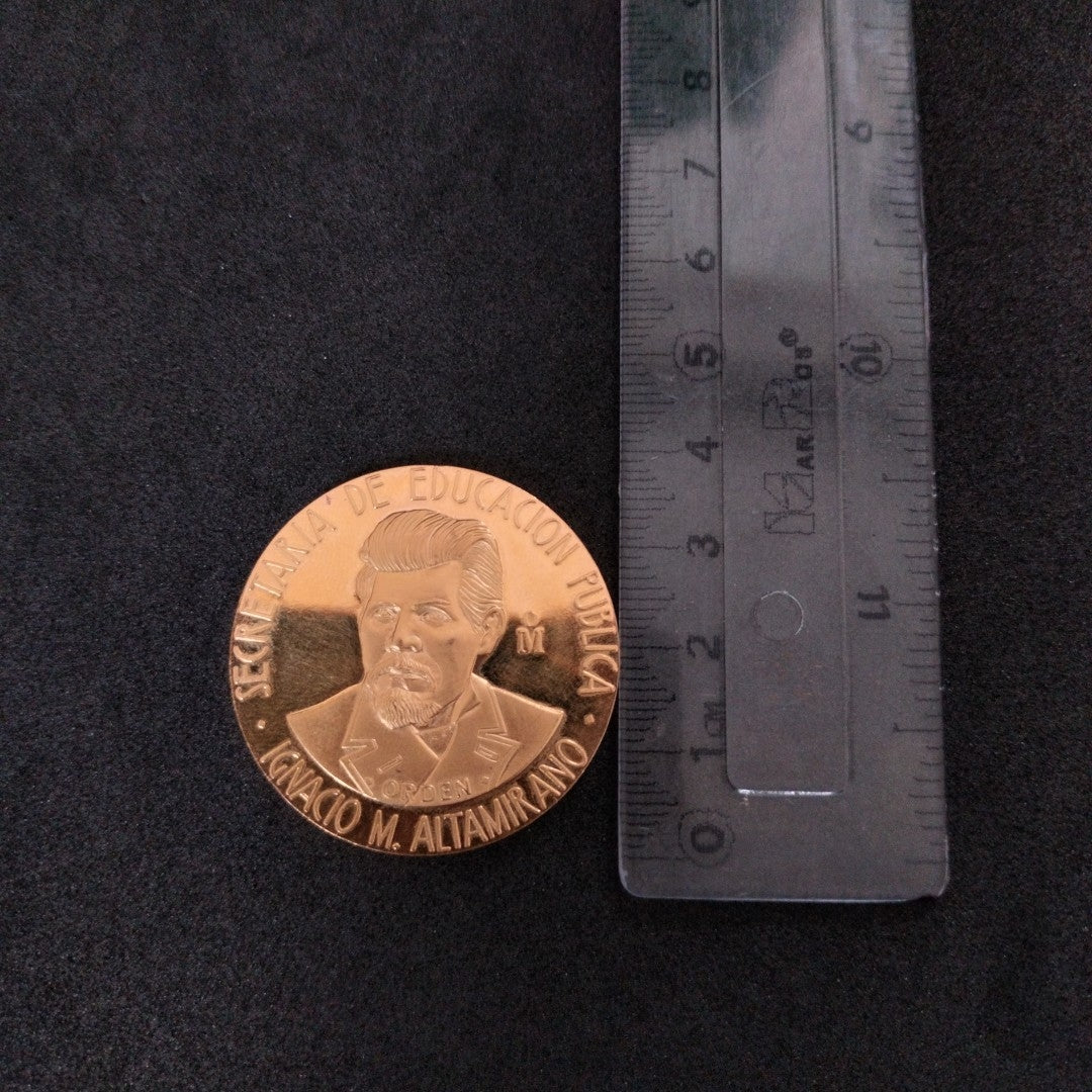 MEDALLA CONMEMORATIVA ORO 21 K 41,90 GRMS (SEMINUEVO)