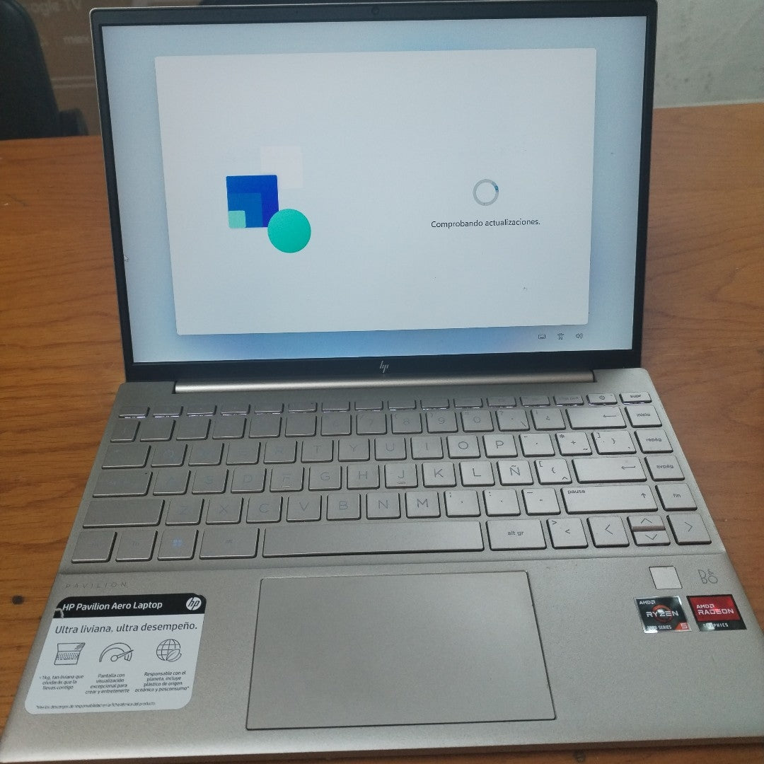 LAPTOP HP PAVILION AERO 13-BE2002LA (2024) 512 GB SSD 16 GB RAM (SEMINUEVO)