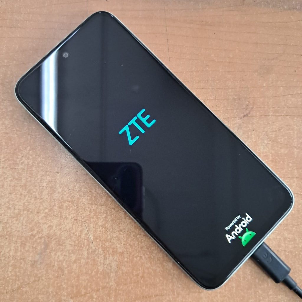 CELULAR ZTE AXON 70 Z2459 256 GB 6 GB RAM (SEMINUEVO)