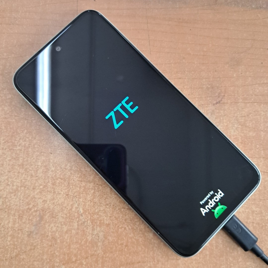 CELULAR ZTE AXON 70 Z2459 256 GB 6 GB RAM (SEMINUEVO)
