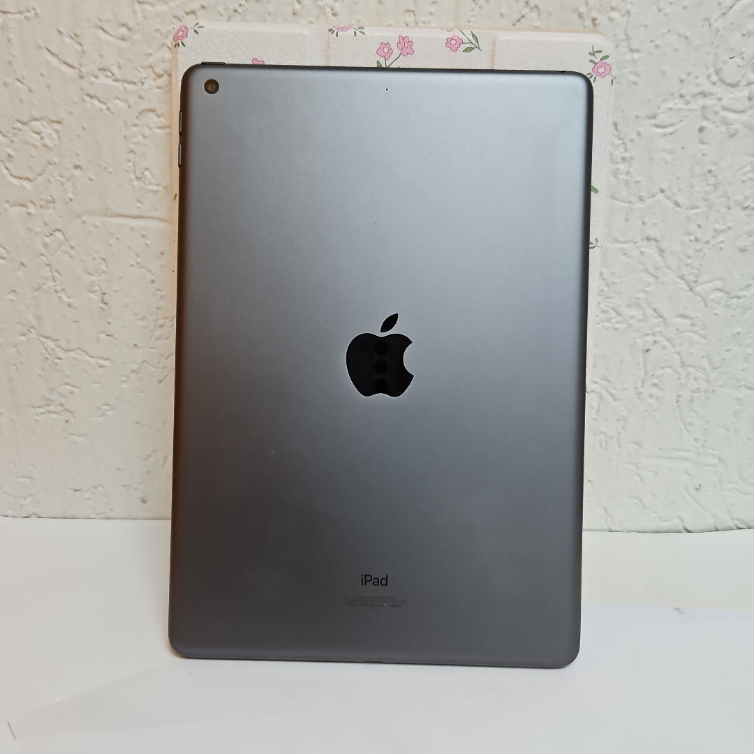 TABLETA APPLE IPAD 9 A2602 256 GB 3 GB RAM (SEMINUEVO)