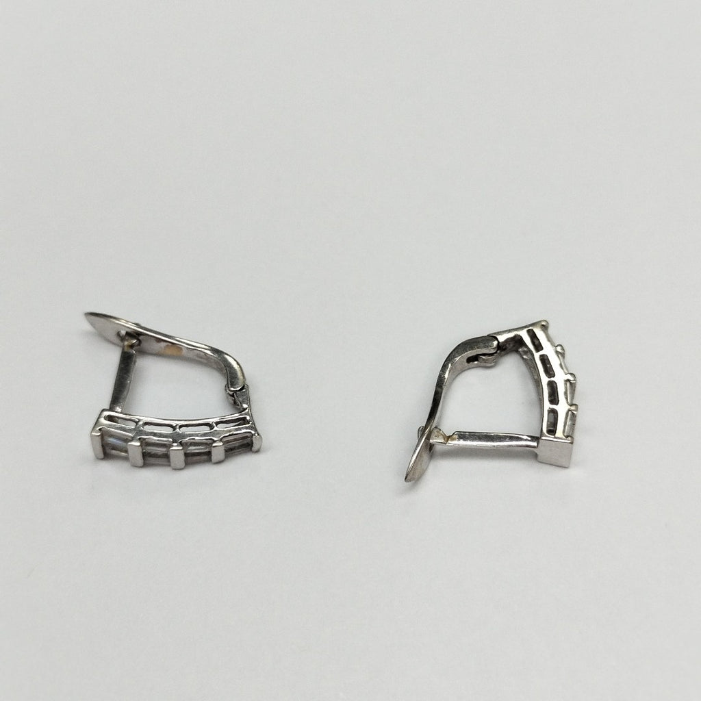 ARETES PAR ORO BLANCO 14 K 2.5 GRMS (SEMINUEVO)
