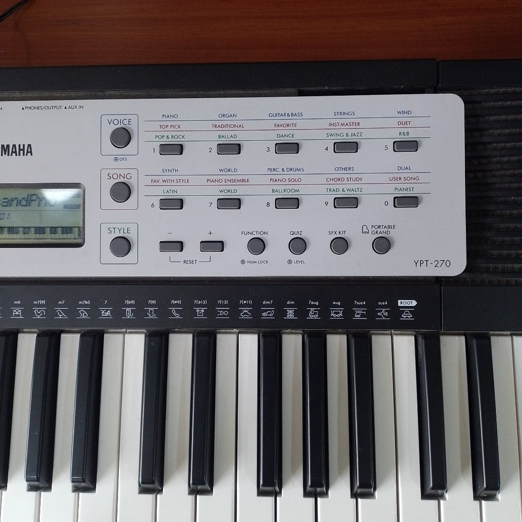 TECLADO YAMAHA YPT-270 61 TECLAS PANTALLA LCD (SEMINUEVO)