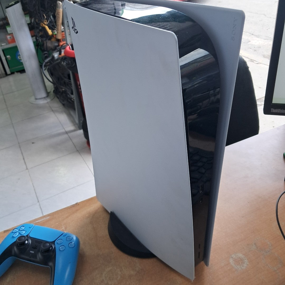CONSOLA DE VIDEOJUEGO SONY PS5 825 SSD (SEMINUEVO)