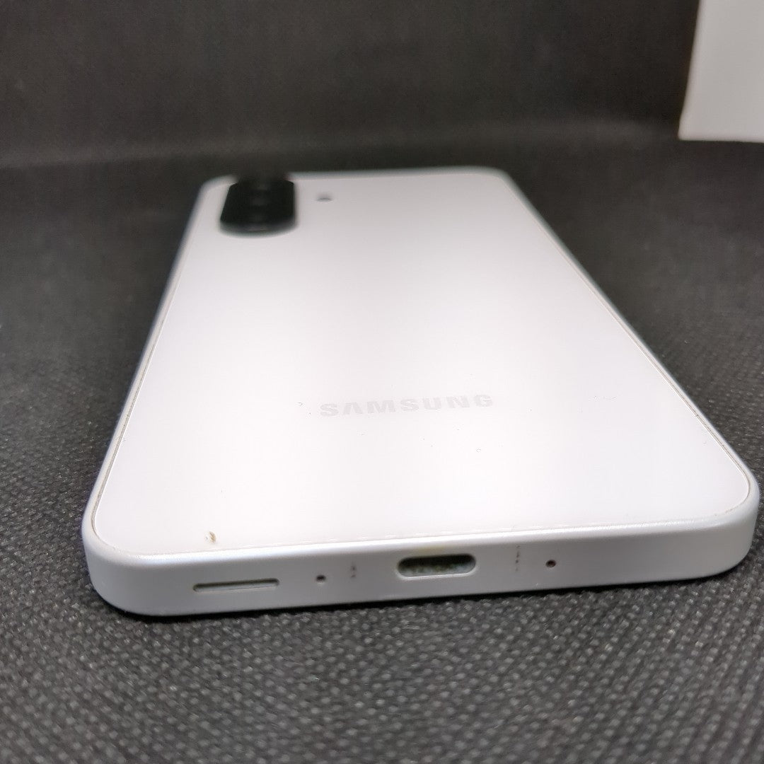 CELULAR SAMSUNG GALAXY A26 5G SM-A266M (2025) 128 GB 6 GB RAM (SEMINUEVO)