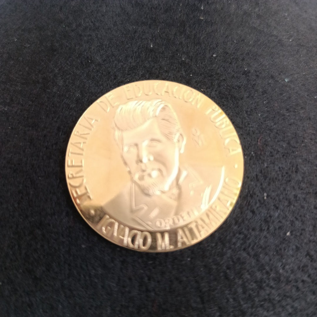 MEDALLA CONMEMORATIVA ORO 21 K 42 GRMS (SEMINUEVO)