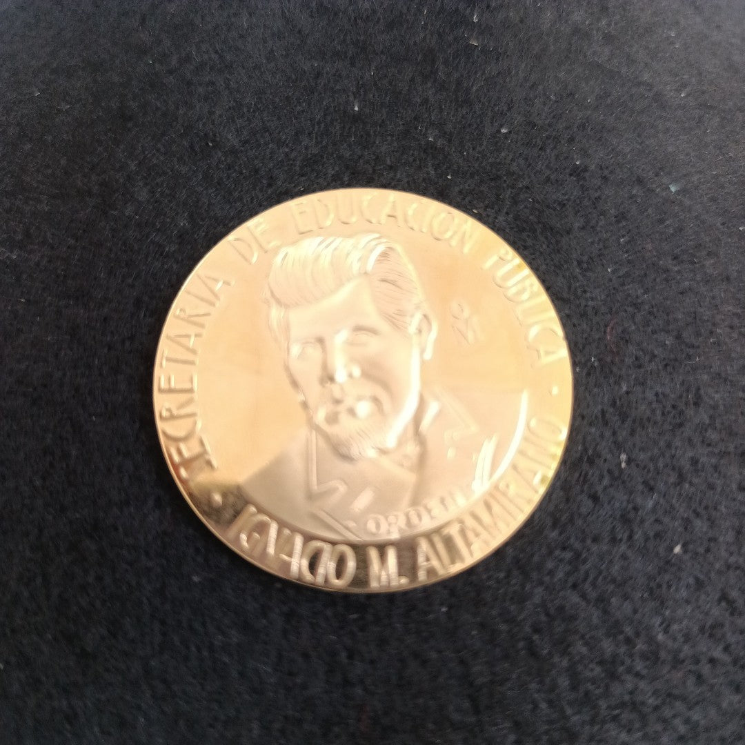 MEDALLA CONMEMORATIVA ORO 21 K 42 GRMS (SEMINUEVO)