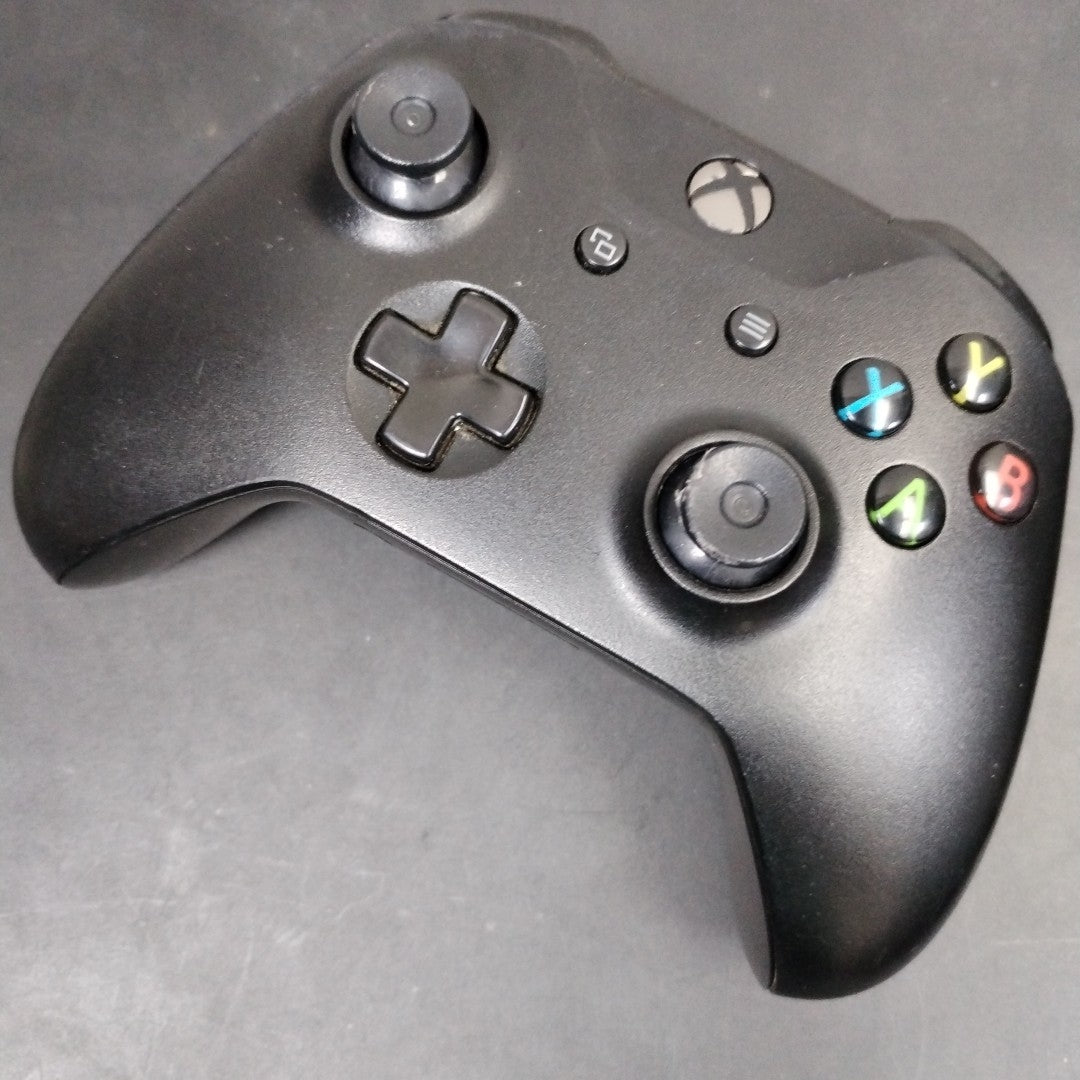 CONSOLA DE VIDEOJUEGO MICROSOFT XBOX ONE X 1 TB (SEMINUEVO)