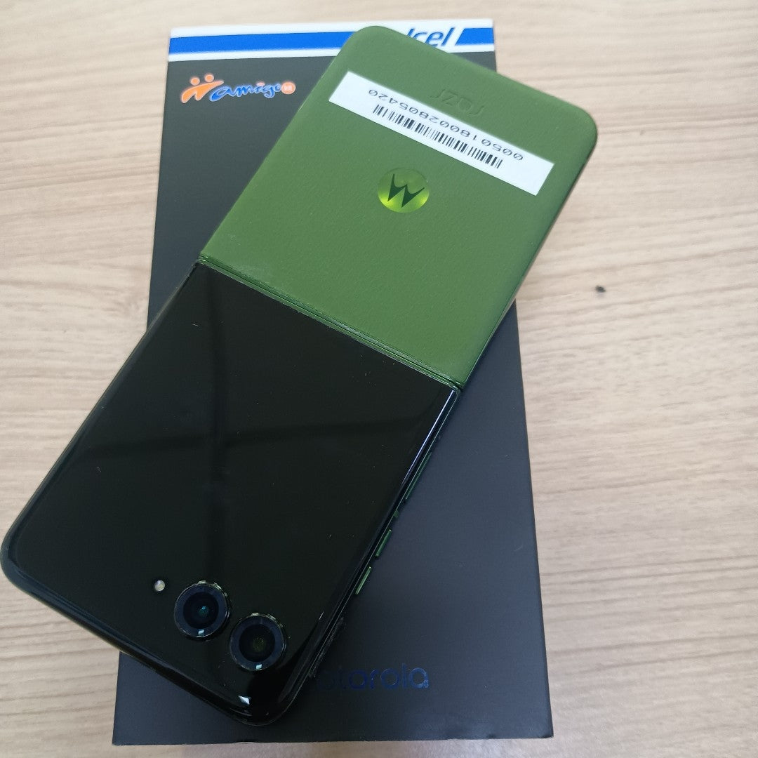 CELULAR MOTOROLA RAZR 50 ULTRA XT2451-3 (2024) 512 GB 12 GB RAM (SEMINUEVO)