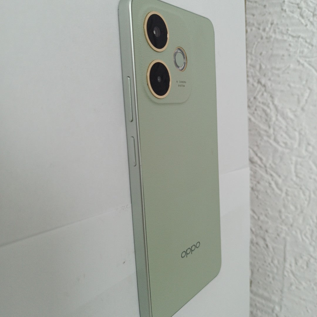 CELULAR OPPO A5 PRO CPH2711 (2025) 256 GB 8 GB RAM (SEMINUEVO)