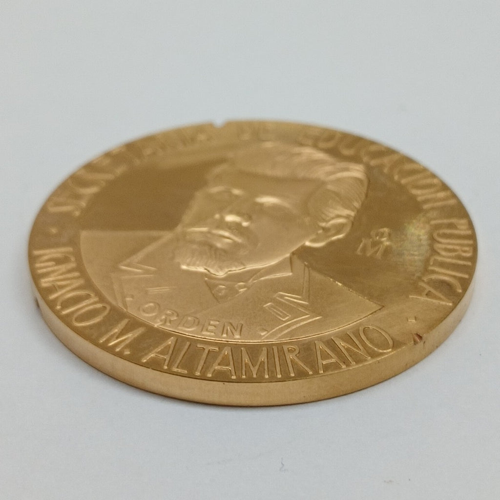MEDALLA CONMEMORATIVA ORO 21 K 42 GRMS (SEMINUEVO)