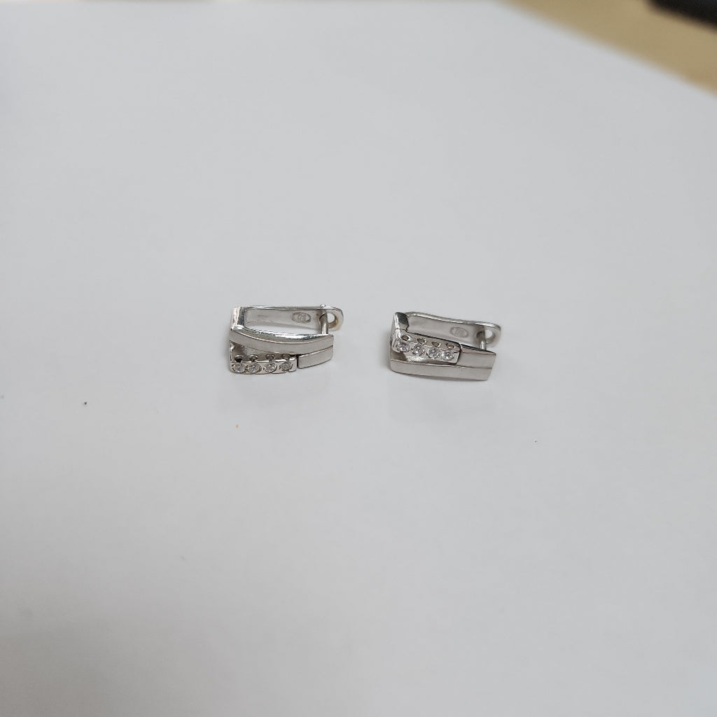 ARETES PAR ORO BLANCO 18 K 4,80 GRMS (SEMINUEVO)