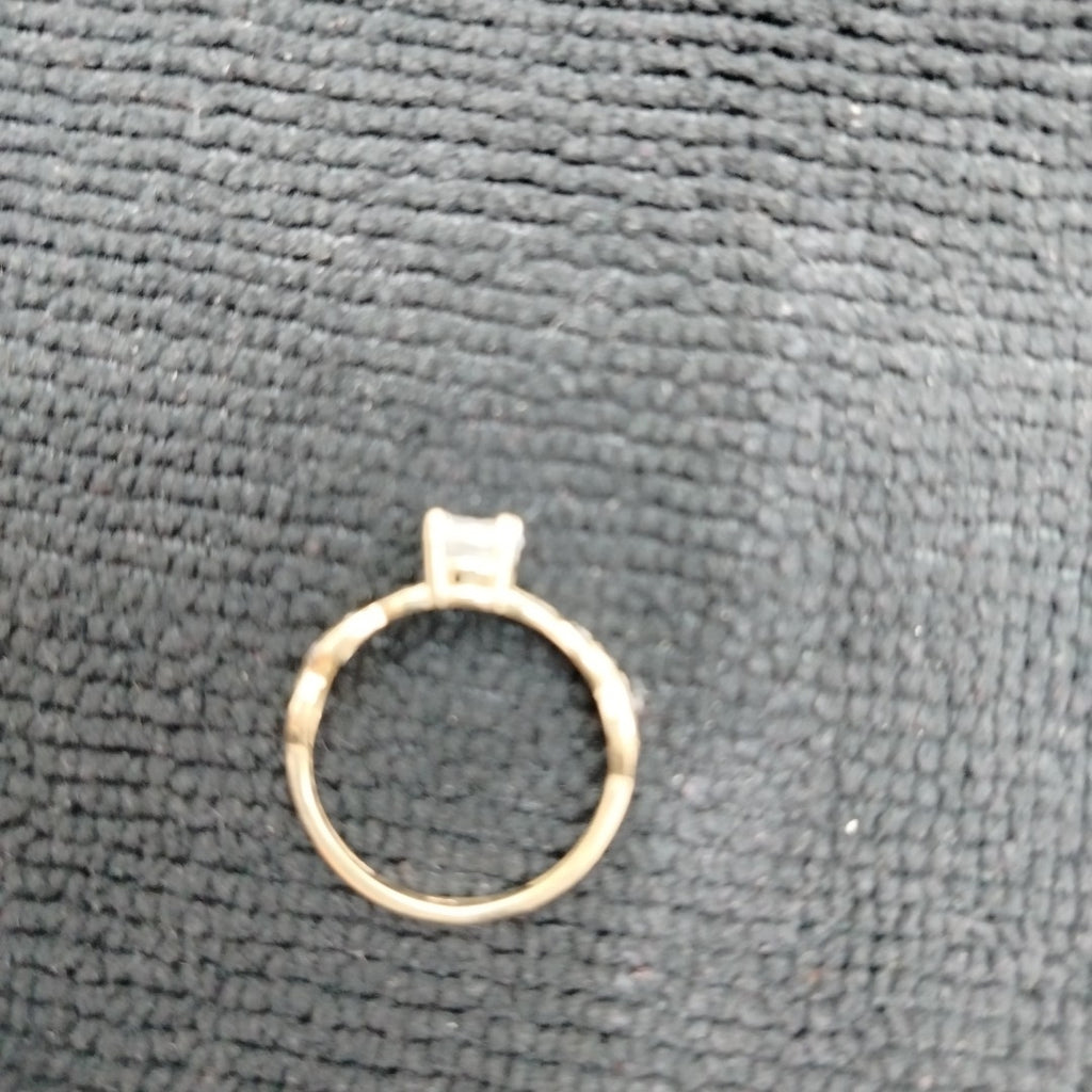 SOLITARIO ORO 10 K 1.7 GRMS (SEMINUEVO)
