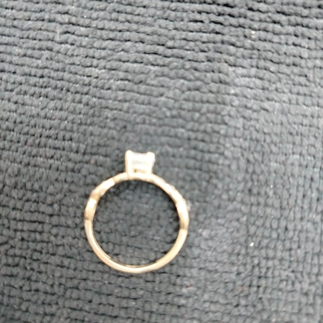 SOLITARIO ORO 10 K 1.7 GRMS (SEMINUEVO)