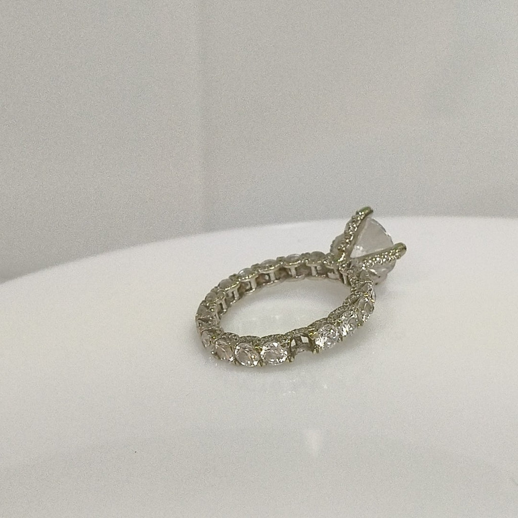 ANILLITO ORO BLANCO 14 K 3.7 GRMS (SEMINUEVO)