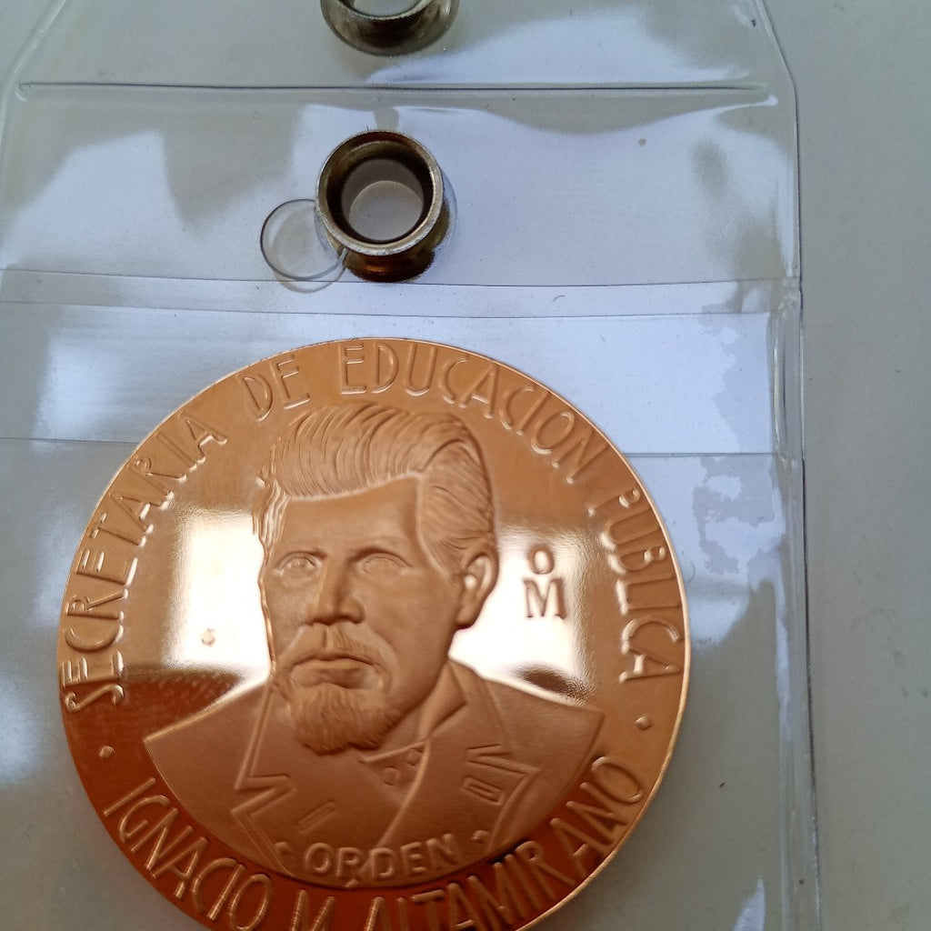 MEDALLA CONMEMORATIVA ORO 21 K 42.1 GRMS (SEMINUEVO)