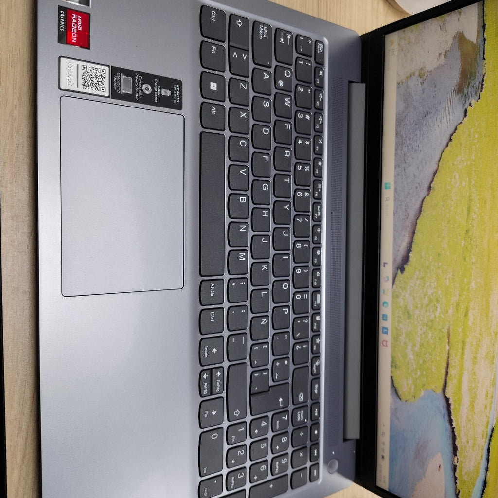 LAPTOP LENOVO IDEAPAD SLIM 3 15AMN8 (2025) 512 GB SSD 8 GB RAM (SEMINUEVO)