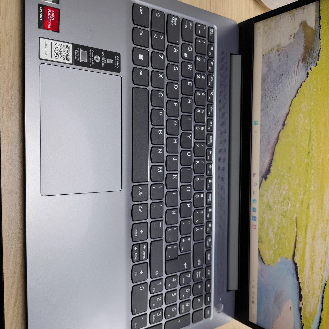 LAPTOP LENOVO IDEAPAD SLIM 3 15AMN8 (2025) 512 GB SSD 8 GB RAM (SEMINUEVO)