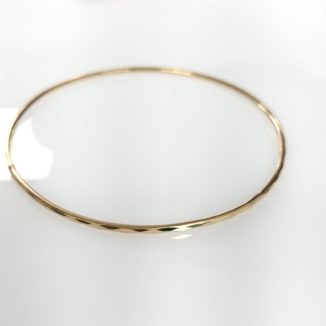 PULSERA RIGIDA ORO 14 K 2.8 GRMS (SEMINUEVO)