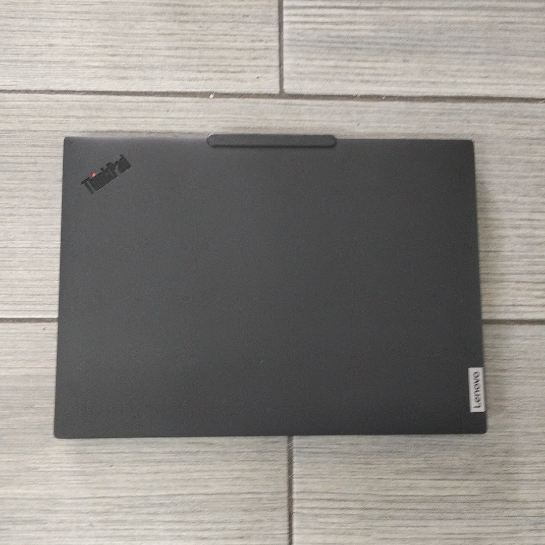 LAPTOP LENOVO THINKPAD T14 GEN 5 (2024) 1 TB SSD 32 GB RAM (SEMINUEVO)