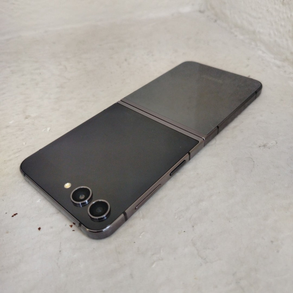 CELULAR SAMSUNG GALAXY Z FLIP 5 SM-F731B (2023) 512 GB 8 GB RAM (SEMINUEVO)