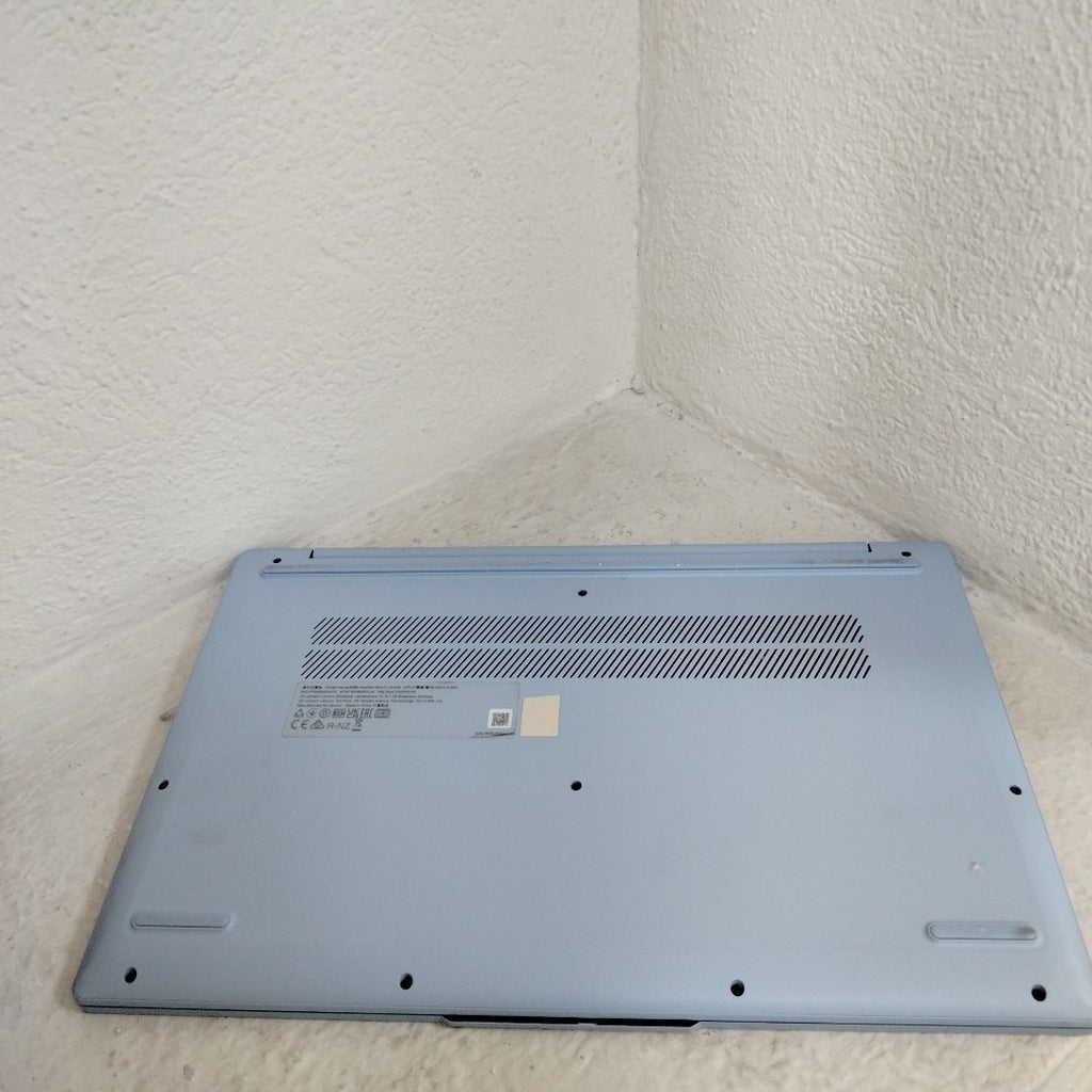 LAPTOP LENOVO IDEAPAD SLIM 3 15IAN8 (2025) 256 GB SSD 8 GB RAM (SEMINUEVO)
