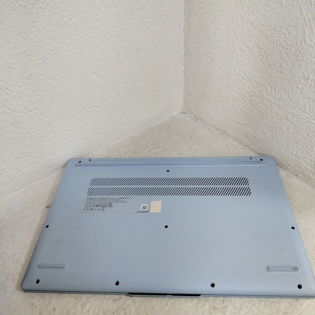 LAPTOP LENOVO IDEAPAD SLIM 3 15IAN8 (2025) 256 GB SSD 8 GB RAM (SEMINUEVO)