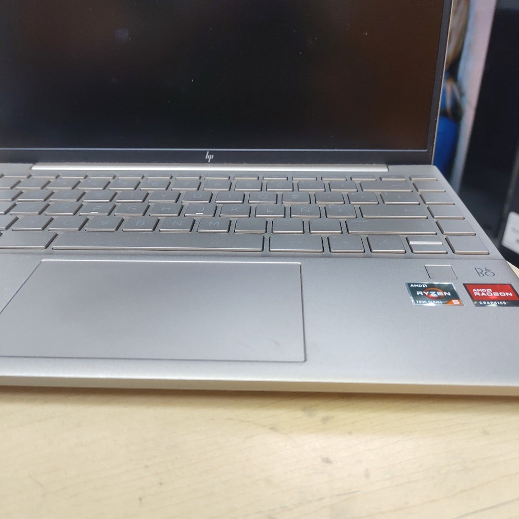 LAPTOP HP 13-BE2002LA (2024) 512 GB SSD 16 GB RAM (SEMINUEVO)