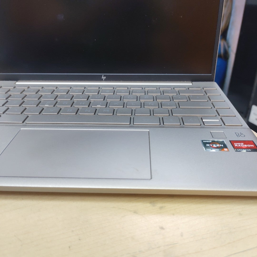 LAPTOP HP 13-BE2002LA (2024) 512 GB SSD 16 GB RAM (SEMINUEVO)