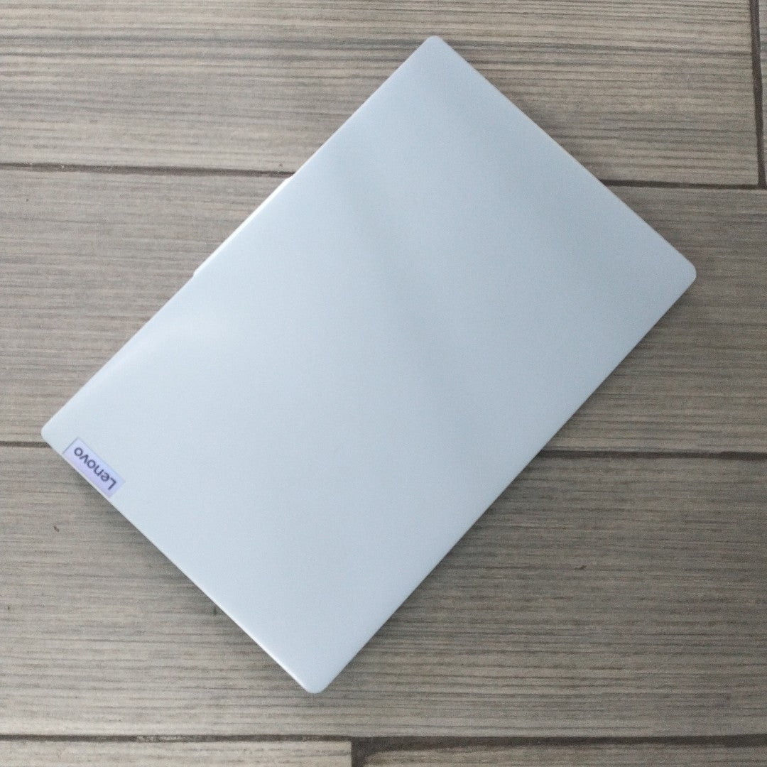 LAPTOP LENOVO IDEAPAD SLIM 3 15IAN8 (2023) 256 GB 8 GB RAM (SEMINUEVO)