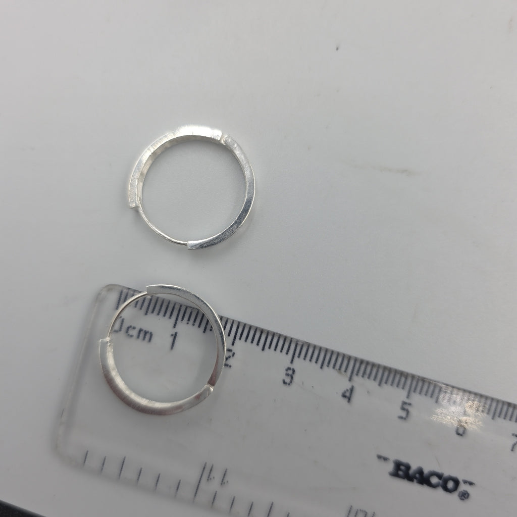 ARETES ARRACADAS FIG TORNILLOS PLATA .925 2.63 GR (NUEVO)