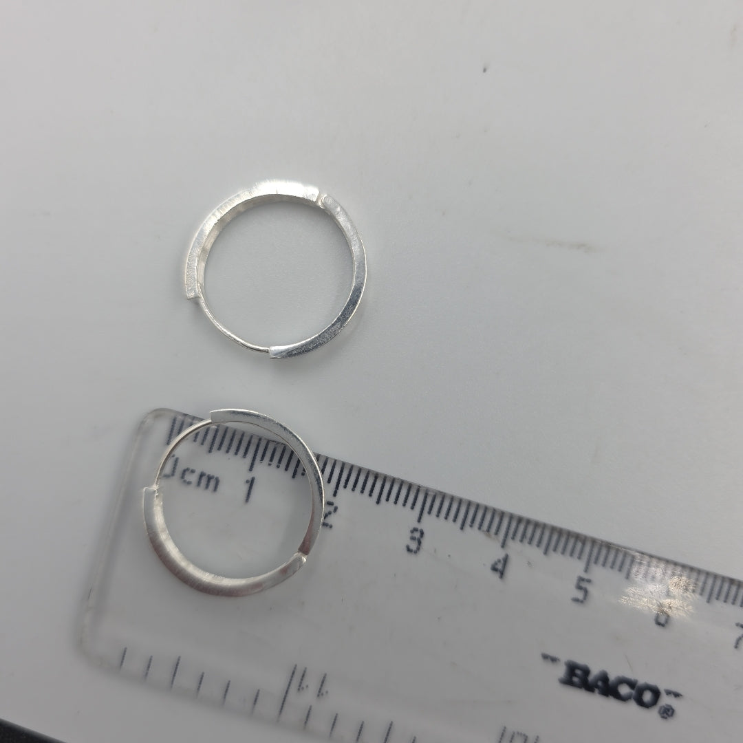 ARETES ARRACADAS FIG TORNILLOS PLATA .925 2.63 GR (NUEVO)