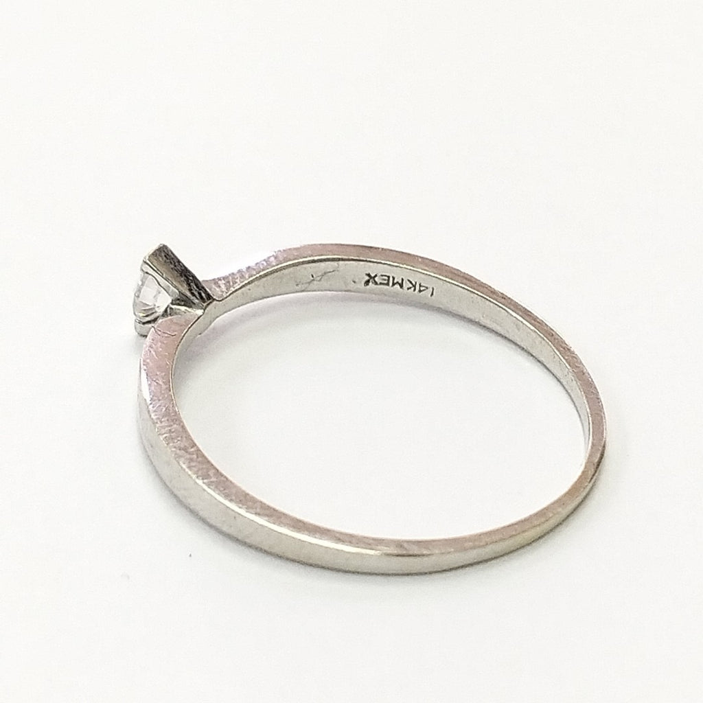 ANILLITO, SOLITARIO ORO BLANCO 14 K 1.1 GRMS (SEMINUEVO)
