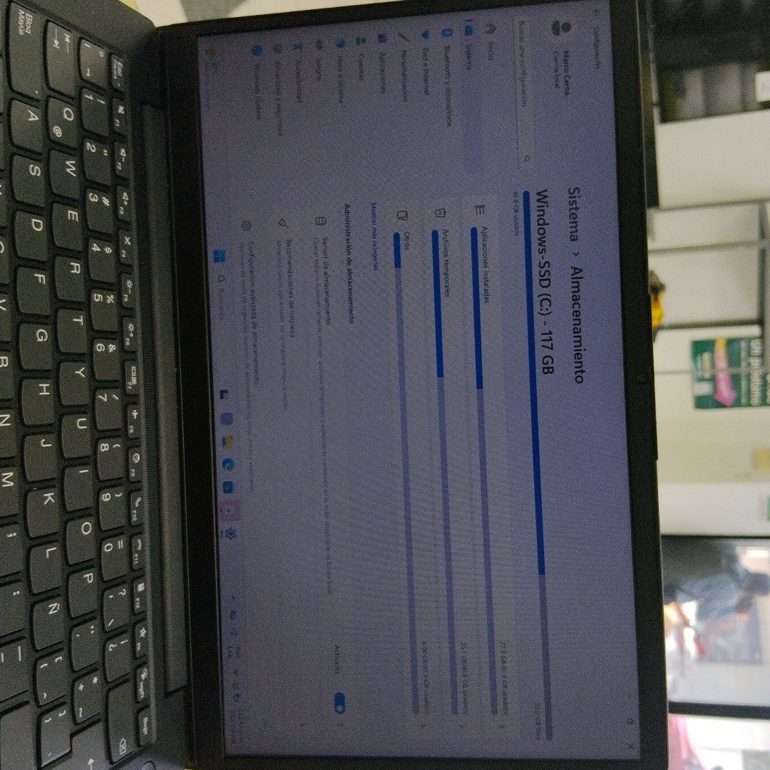 LAPTOP LENOVO V14 G2 IJL (2023) 1 TB + 128 GB SSD 8 GB RAM (SEMINUEVO)